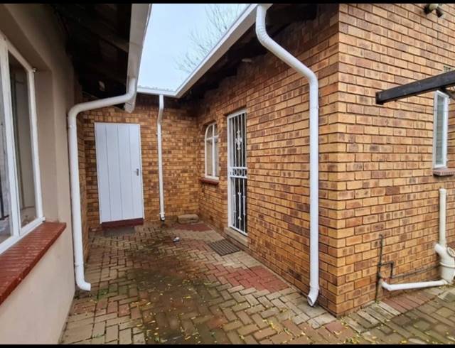 2 BEDROOM FREEHOLD FOR SALE IN EVATON WEST